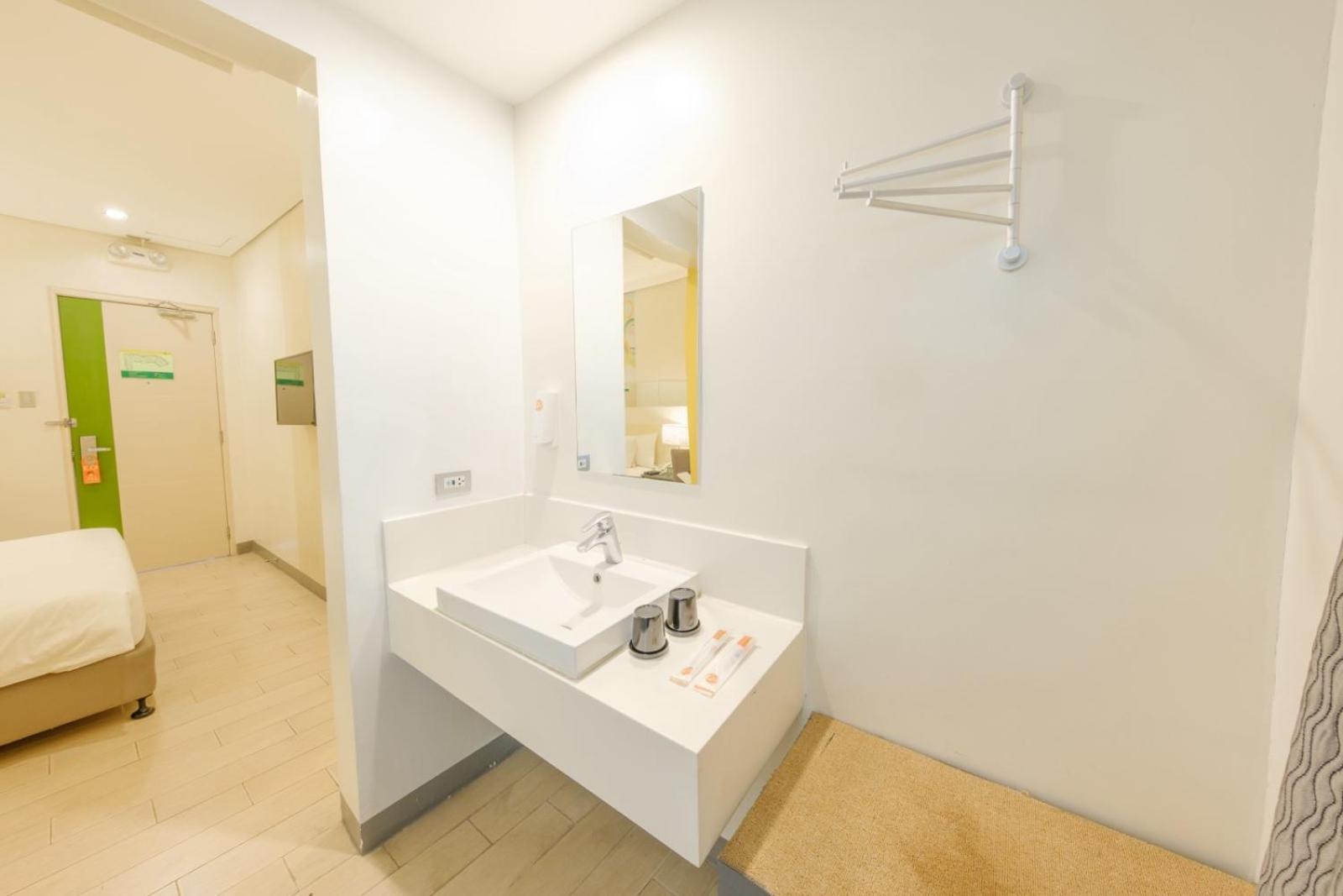 Go Hotels Lanang - Davao Exterior photo