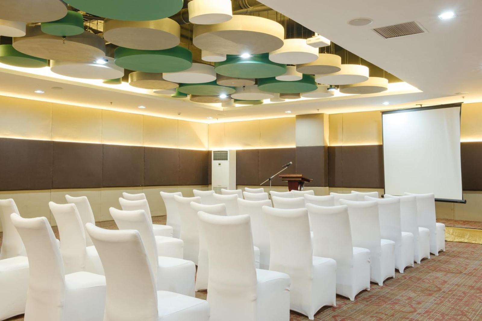 Go Hotels Lanang - Davao Exterior photo
