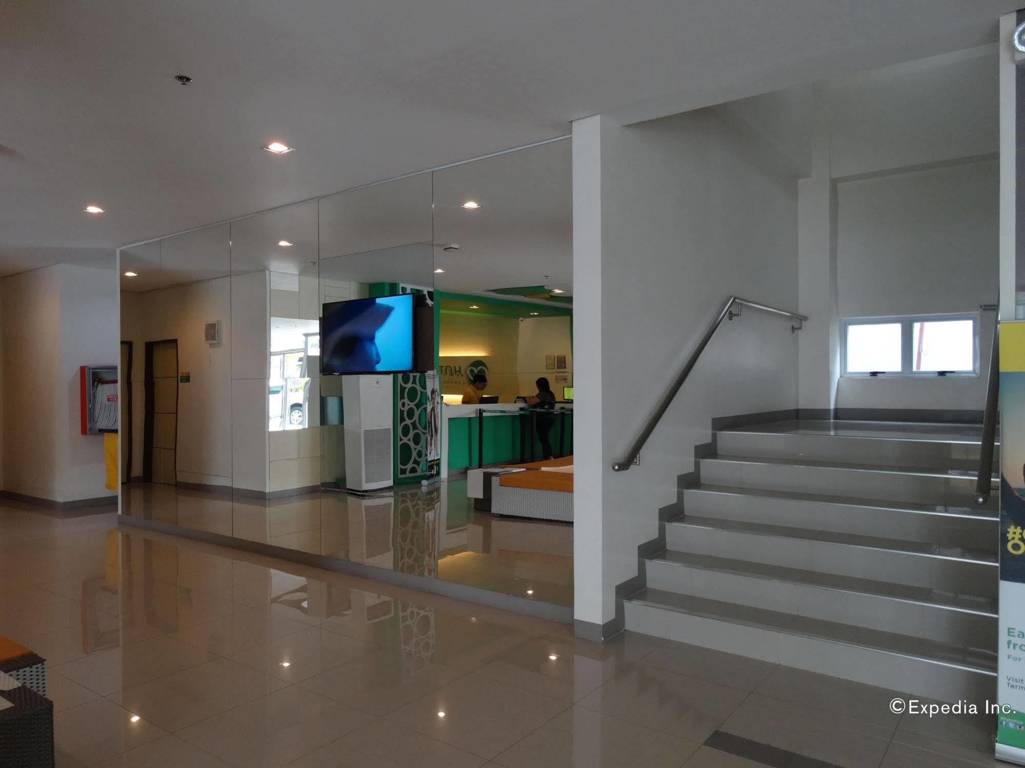 Go Hotels Lanang - Davao Exterior photo